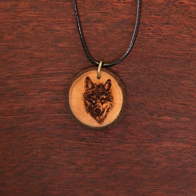 Holz-Halskette „Wolf 2“ klein